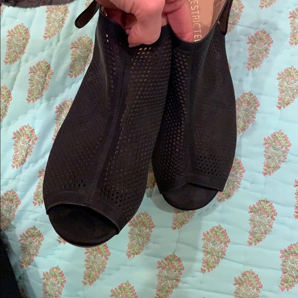 Restricted black leather suede sling back - Picture 2 of 4